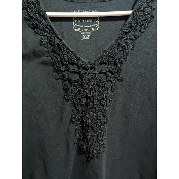 Sz XL V-Neck Tee w/ Lace Collar - Picture 2 of 7